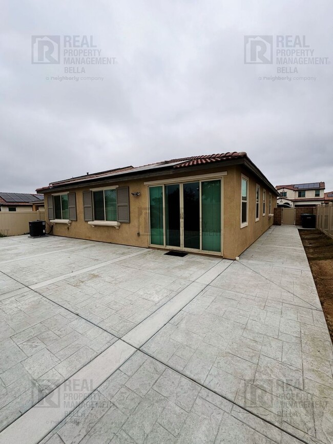 Building Photo - Beautiful 3 Bed, 2 Bath Single-Story Home in McSweeny Farms with Open-Concept Living