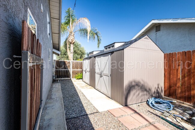 Building Photo - 3 Bedroom/2 Bath Home with Paid Solar and ...