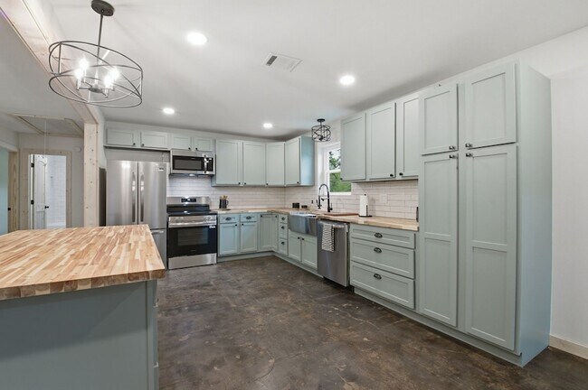 Building Photo - 509 Co Rd 2271