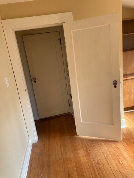 Building Photo - 1909 Cedar St