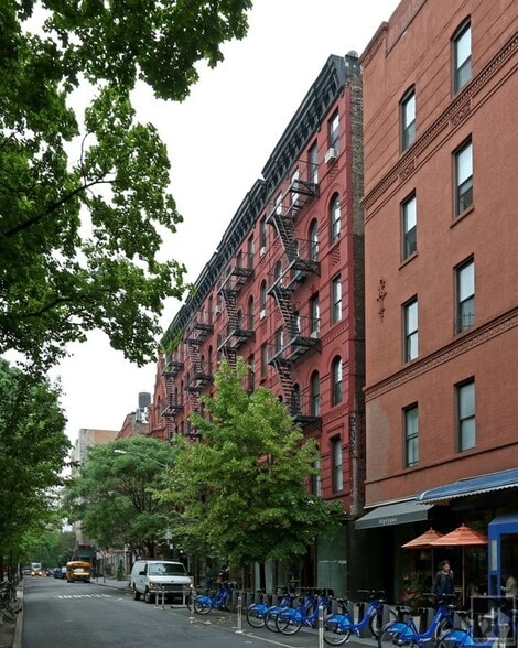 Building Photo - Mott Street
