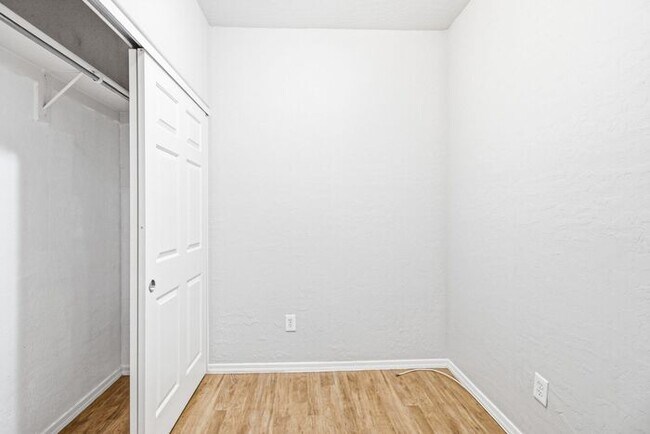 Building Photo - Beautiful townhouse for Rent!