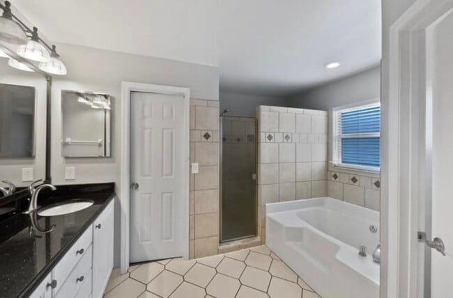 Building Photo - 18812 Lake Orienta Ct
