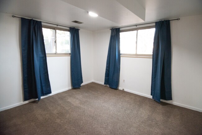 Building Photo - 9 Paramount Pkwy