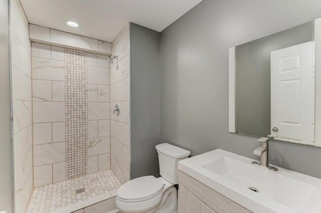 Building Photo - 1549 Revere Cir