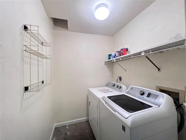 Building Photo - 313 SW 54th Dr