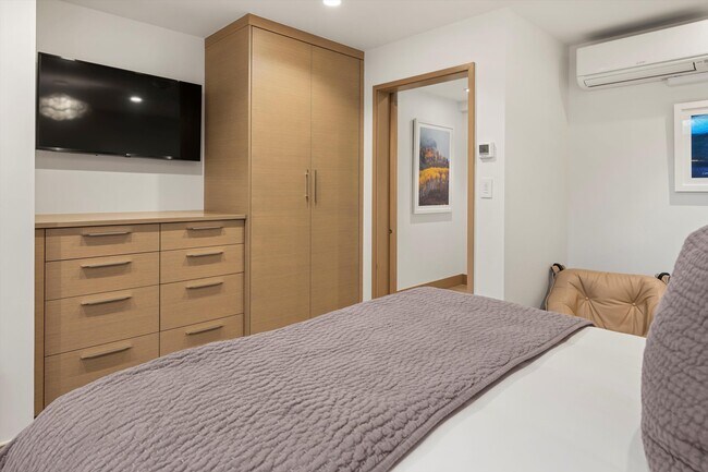 Building Photo - 447 E Cooper Ave