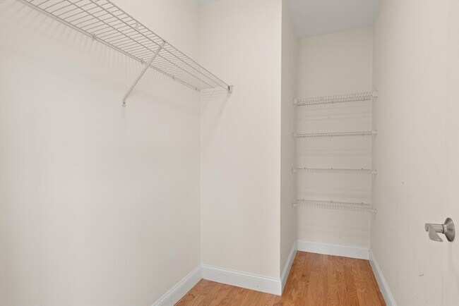 Building Photo - 70 Endicott St