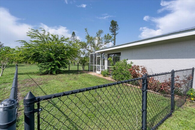 Building Photo - 917 Conecta Dr