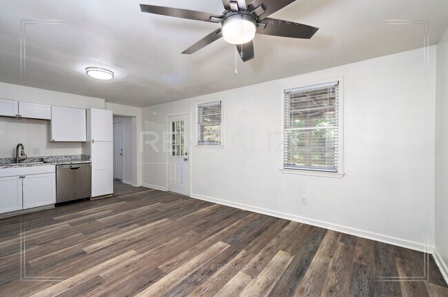 Building Photo - Updated Brick 3 Bed 1 Bath Home with Huge ...