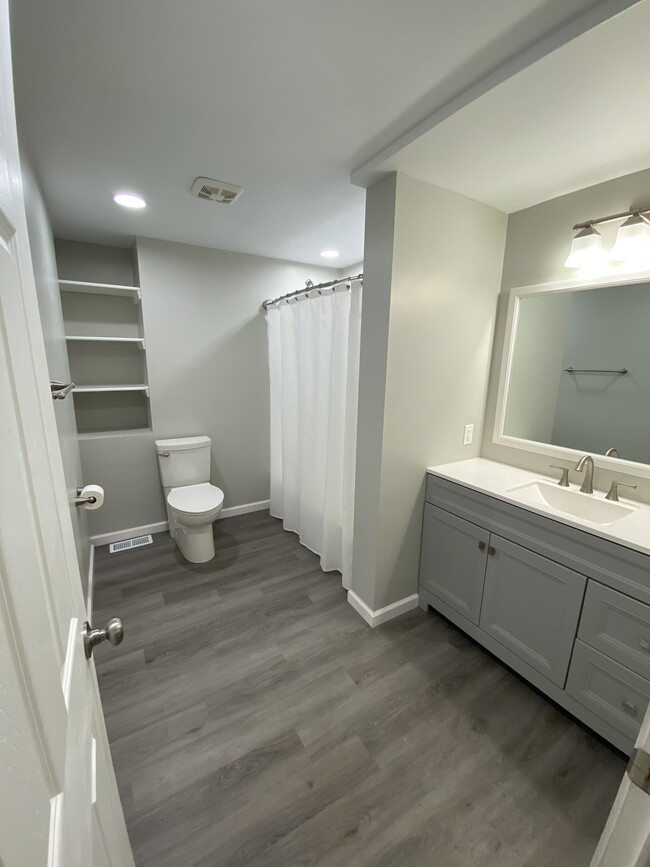 Full bath - 173 Mason Rd