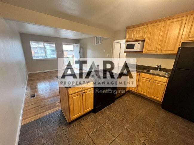 Building Photo - 650 N 300 W