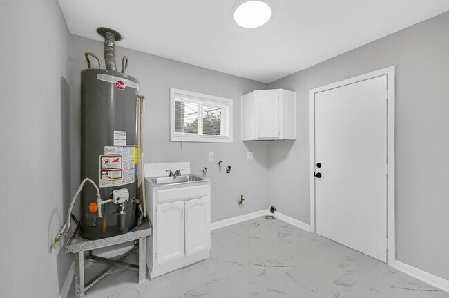 Building Photo - 1304 Sage Dr