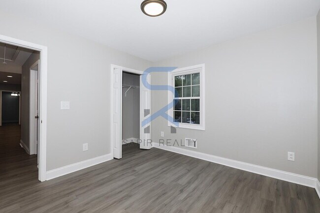 Building Photo - 157 Polar Rock Dr SW