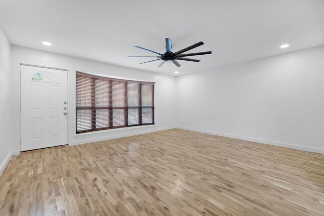 Building Photo - Charming 3/2 in Scenic Helotes, TX