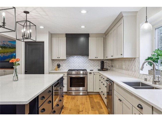 Building Photo - 18620 26th Ave N