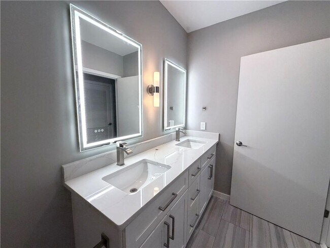 Building Photo - 620 Glen Iris Dr NE