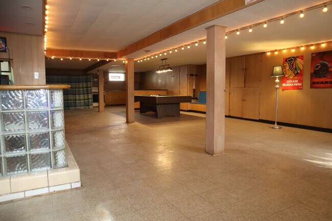 Building Photo - 8755 S Fairfield Ave