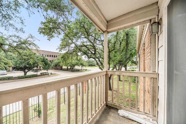 Building Photo - 2626 Holly Hall St