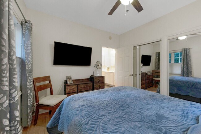 Building Photo - Charming 2BR Condo in Asheville