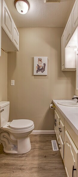 Building Photo - 1911 S Saratoga Ave