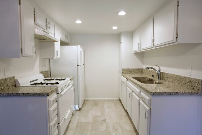 Building Photo - 601 Westholme Ave