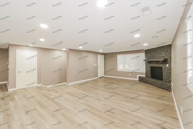 Building Photo - 5513 Hardy Ave