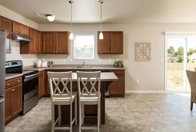 Building Photo - Newer Home near Outstanding Schools!