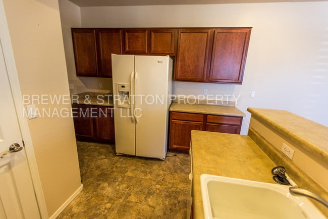 Building Photo - 6710 E University Dr