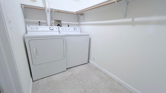 Building Photo - 54 Laidlaw Ave