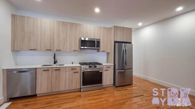 Building Photo - 3 bedroom in Brooklyn NY 11222