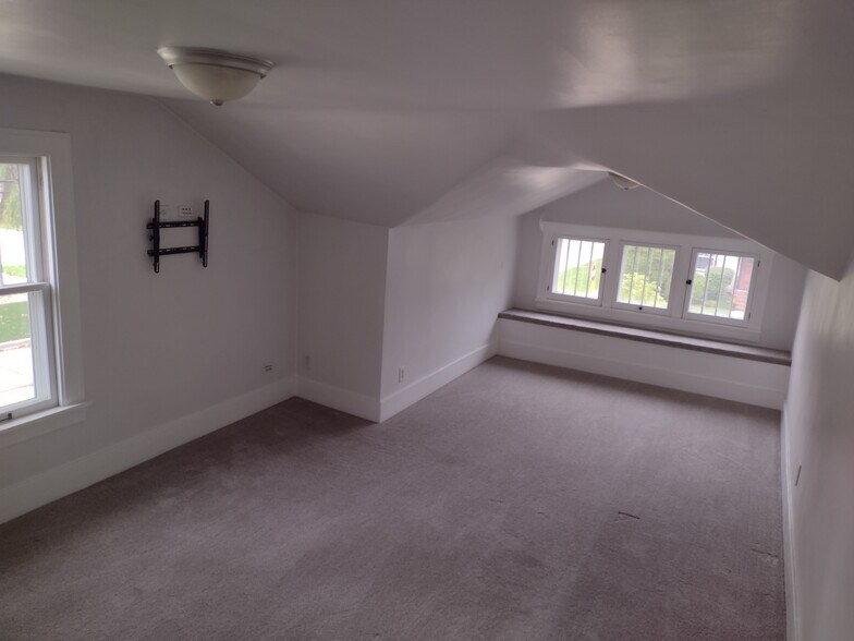 Building Photo - 315 State Ave