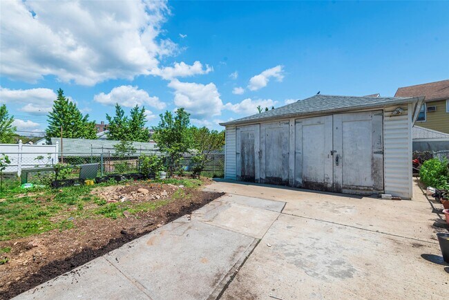 Building Photo - 90-13 181st St