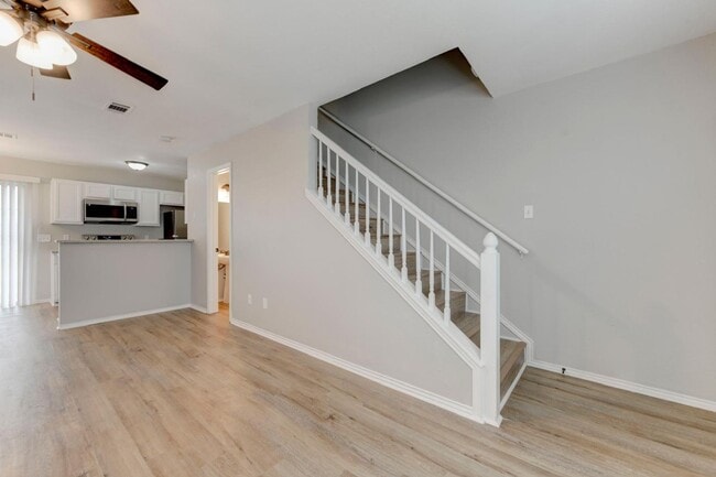 Building Photo - AVAILABLE NOW!