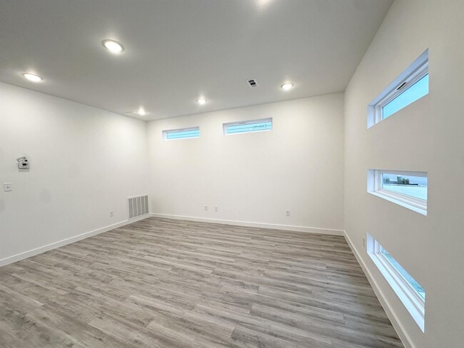 Building Photo - 891 Boardwalk Ave