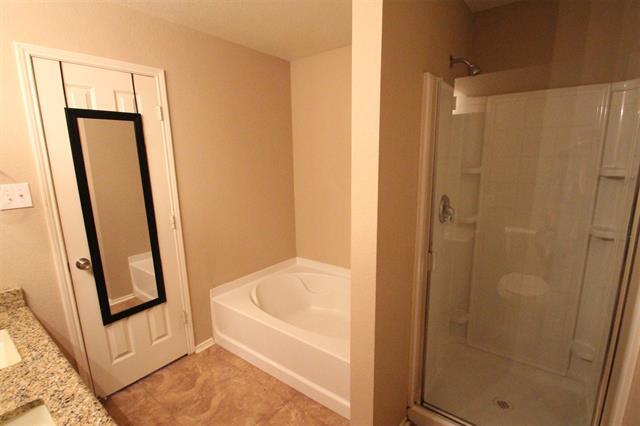 Building Photo - 2743 Hacienda Lake Dr