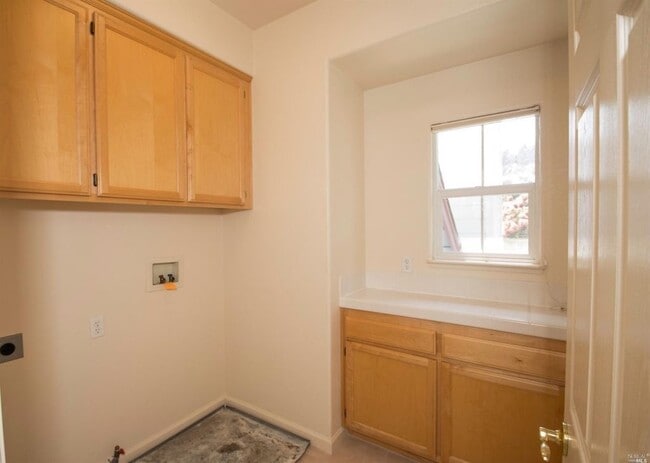 Building Photo - Beautifully Updated 5 Bedroom, 4 Bath Home...