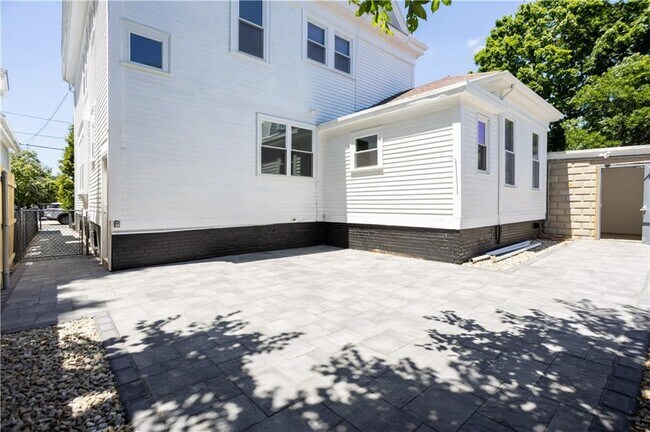 Building Photo - 41 Almy St