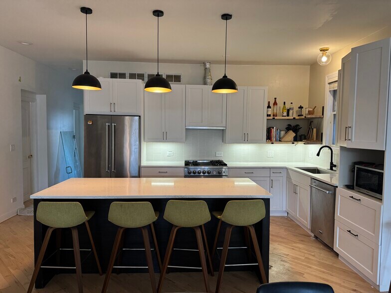 Building Photo - 2212 W Huron St