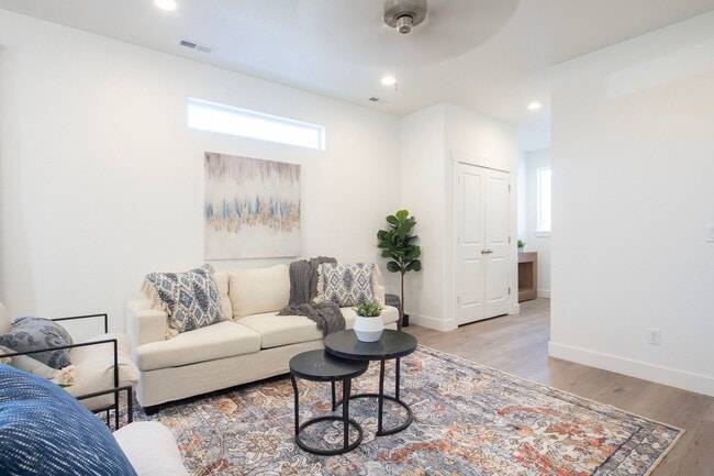 Building Photo - 1506 Tyram Grv