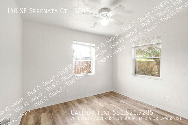 Building Photo - 140 SE Serenata Ct
