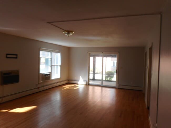 Building Photo - 116 N Union Ave