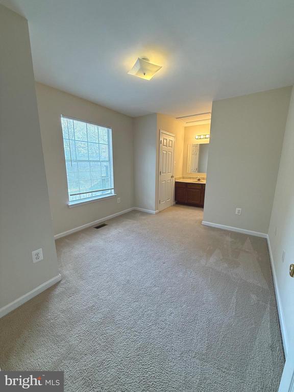 Building Photo - 103 Wind Ridge Dr