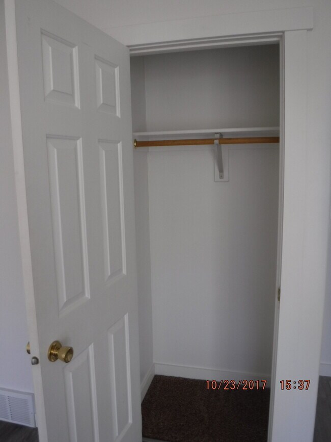 Building Photo - Centrally Located and Updated 3BD 2BA