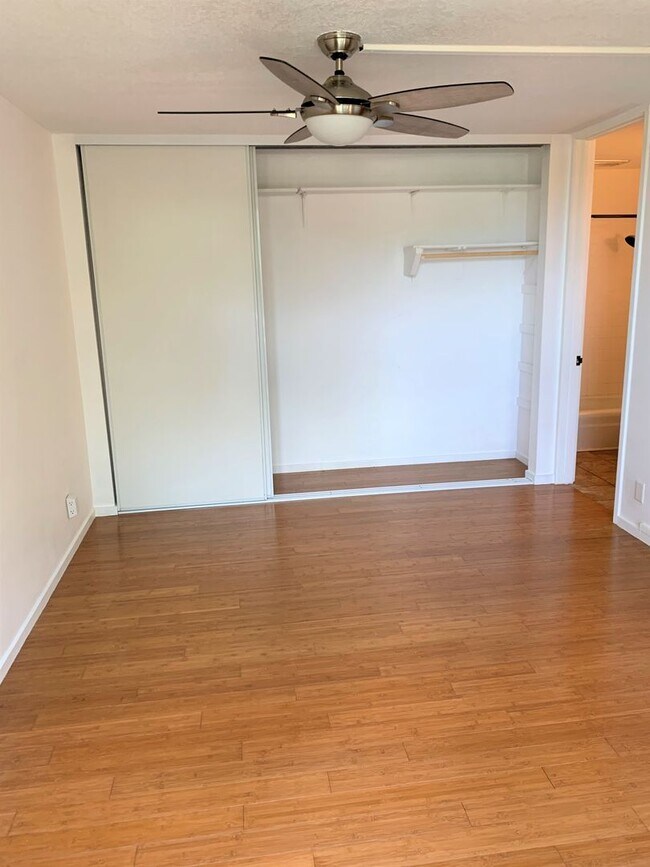 Building Photo - Upgraded 3 bed 2 bath condo in Kailua Town, 2 covered parking