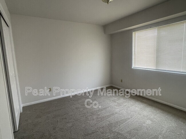 Building Photo - 1007 Cuerto Ln