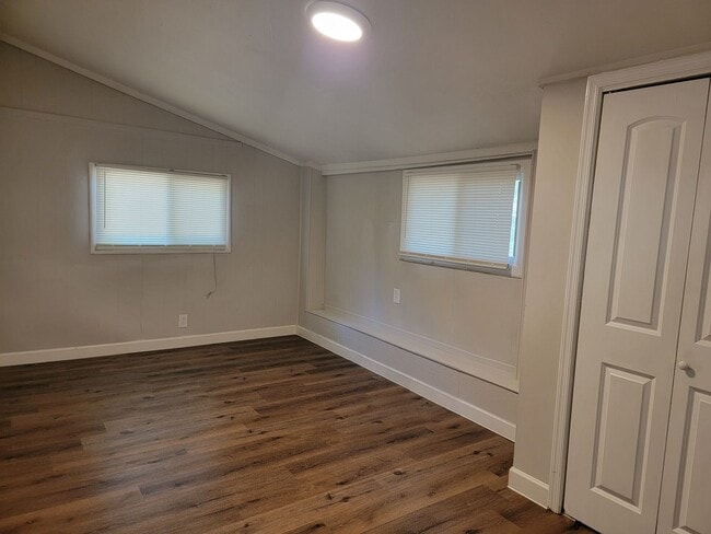 Building Photo - Rent 2 Get 2 Rooms for Free- This home is Priced as a 2bdrm in Intown Atlanta