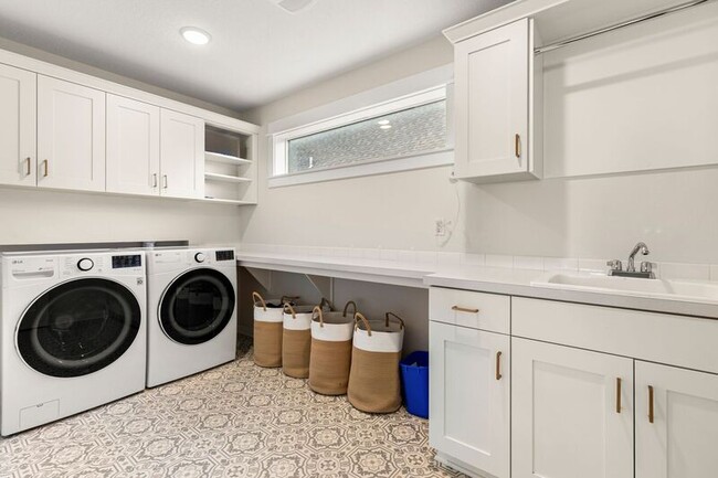 Building Photo - 4090 NE 6th Ave