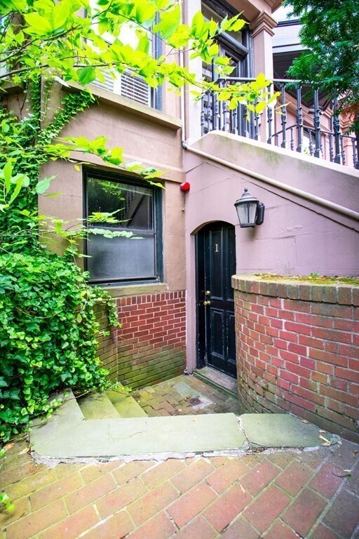 Building Photo - 189 Beacon St