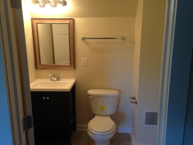 Building Photo - 2625 N Oakland Ave